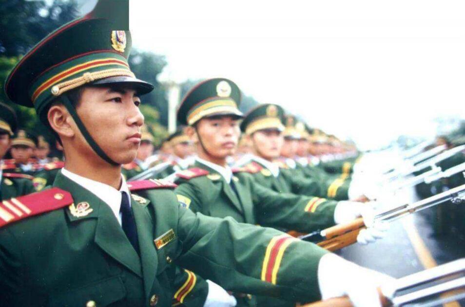 武警军装与解放军军装的区别在哪里，武警军装与解放军军装的区别解析
